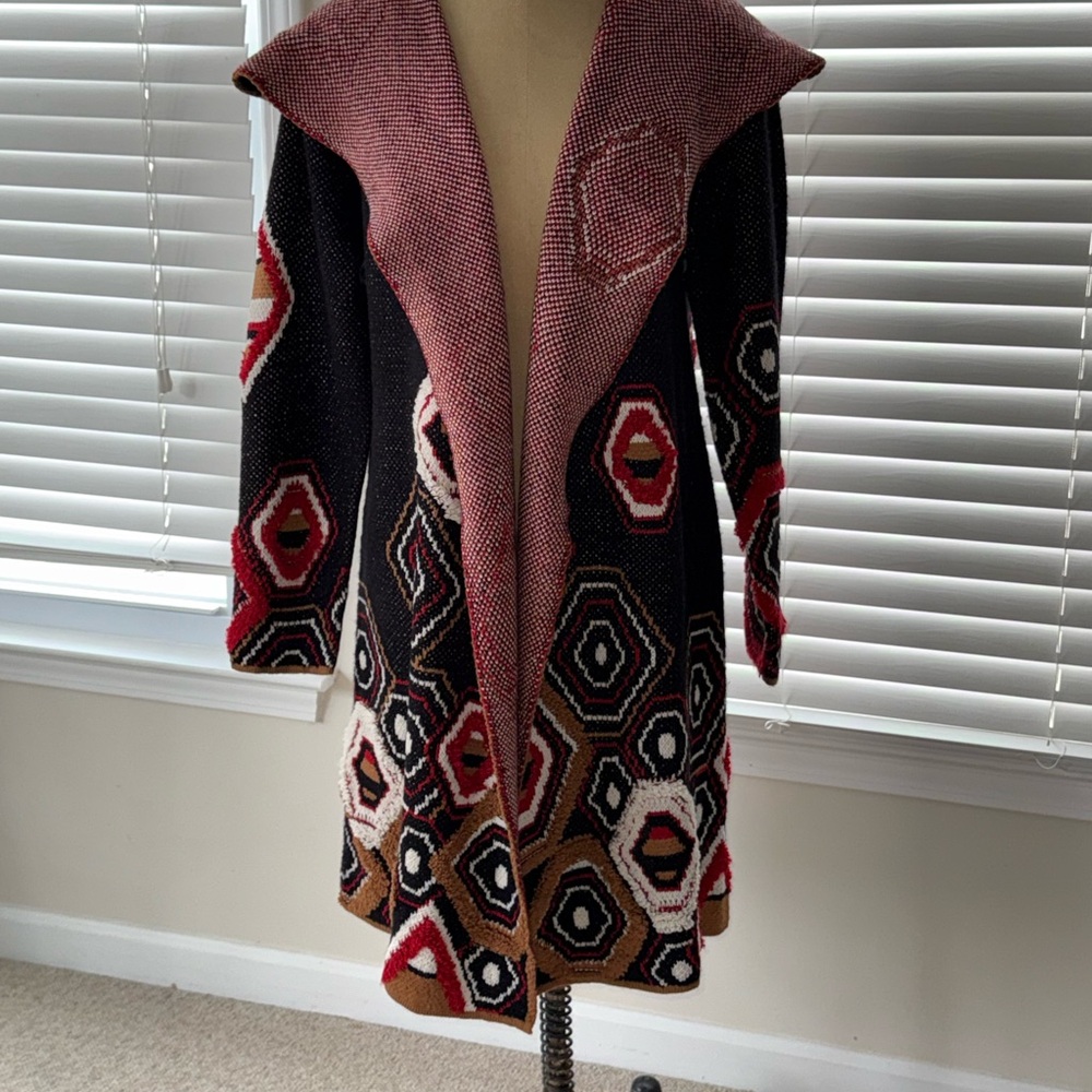 Tribal Patterned Hooded Cardigan - Black and Red - Picture 3 of 6